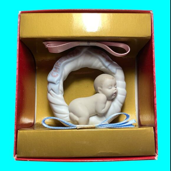 Lladro Christmas Ornament 2000 Babys First Christmas 16697 Wreath Pacifier Shape - Picture 1 of 5